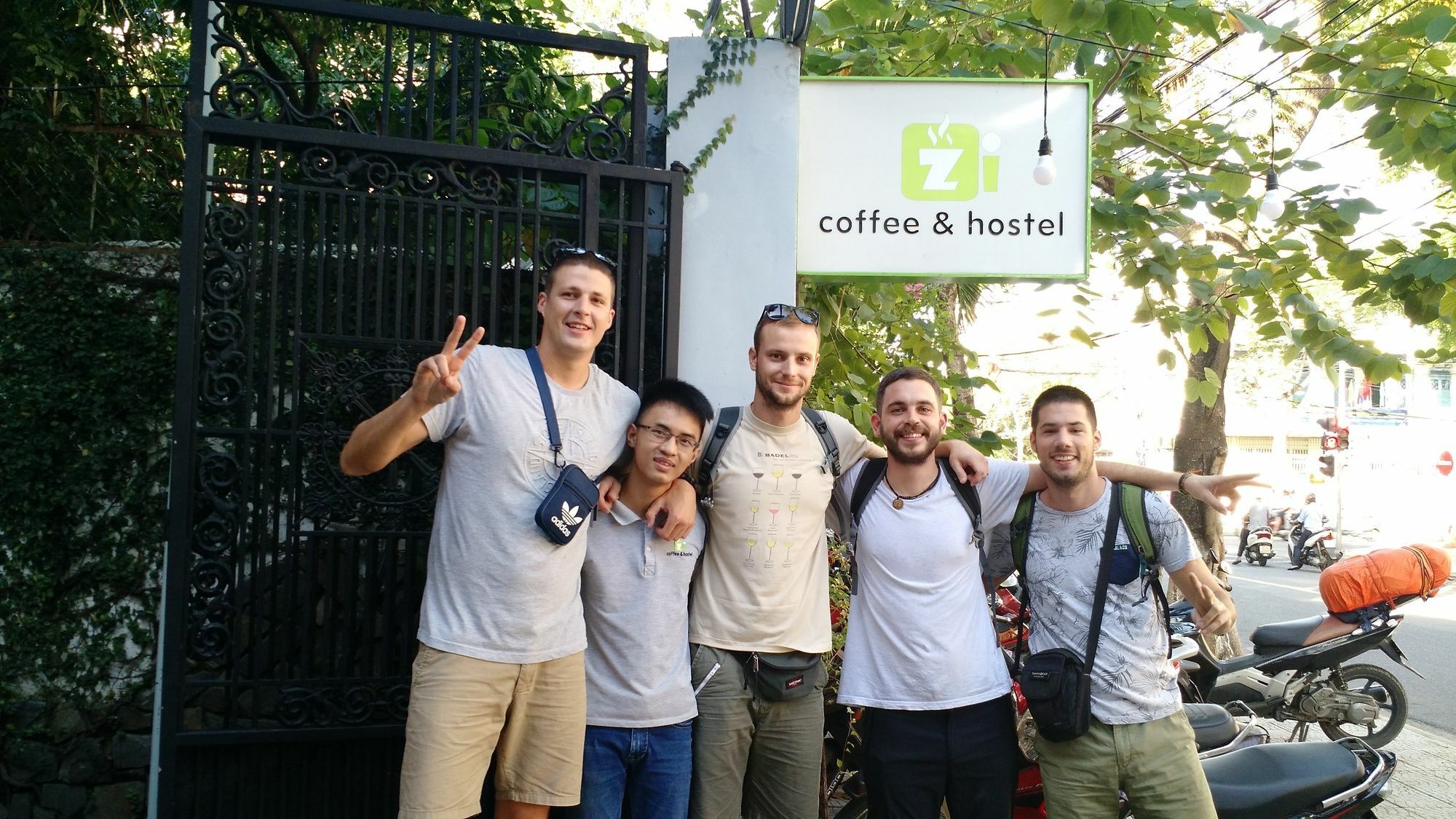 Zi Coffee & Hostel ダナン市 エクステリア 写真